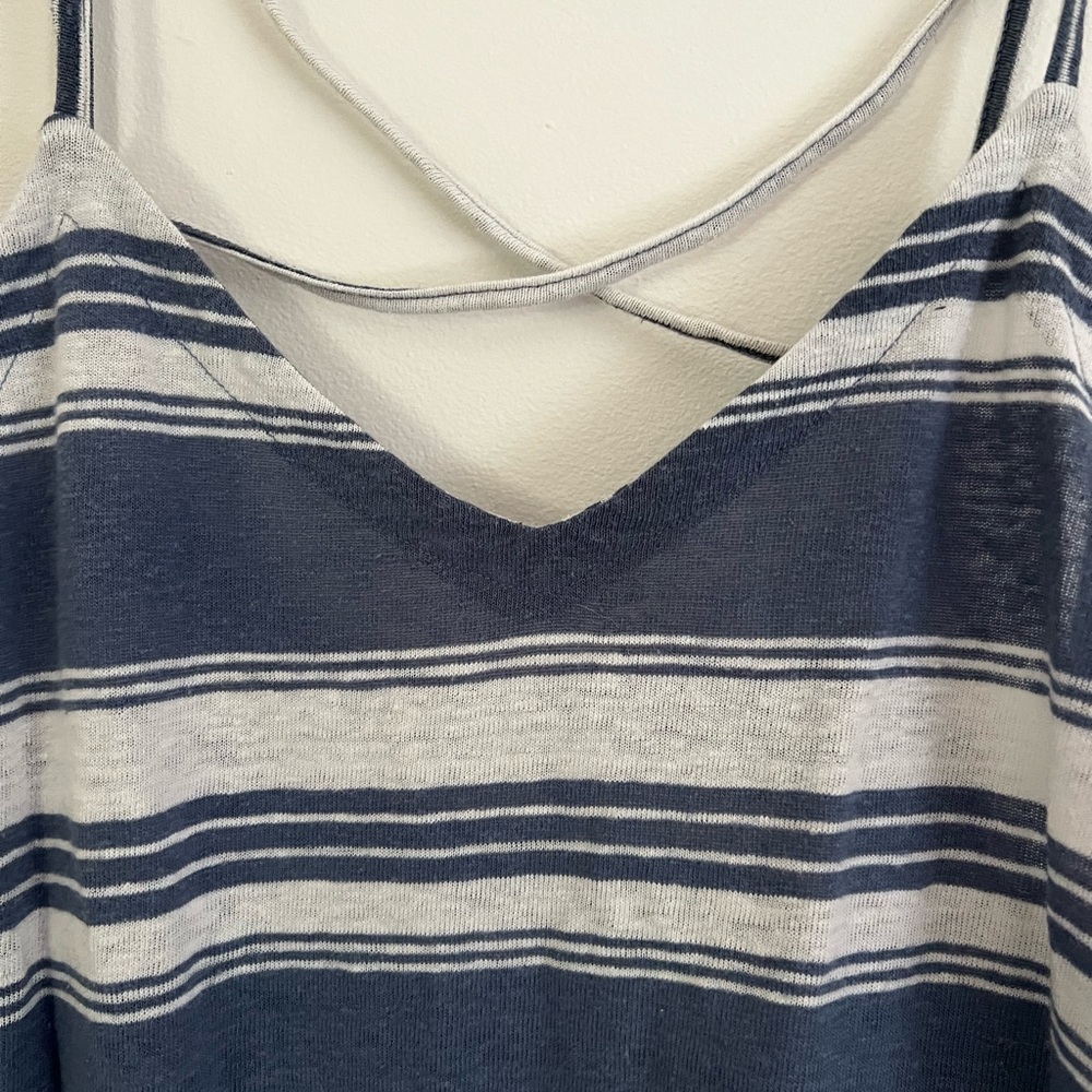 Universal Thread Tank - Picture 2 of 3